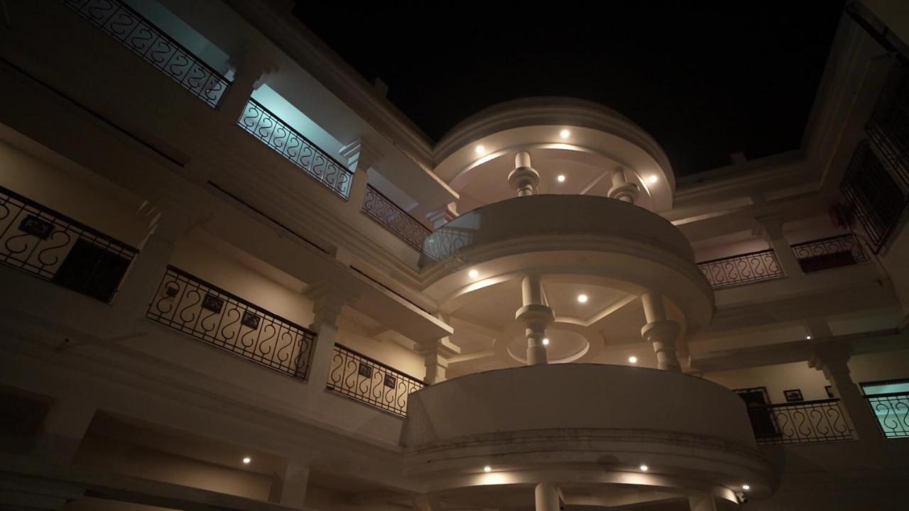 Hotel Kolam Shānti Niketan Dış mekan fotoğraf