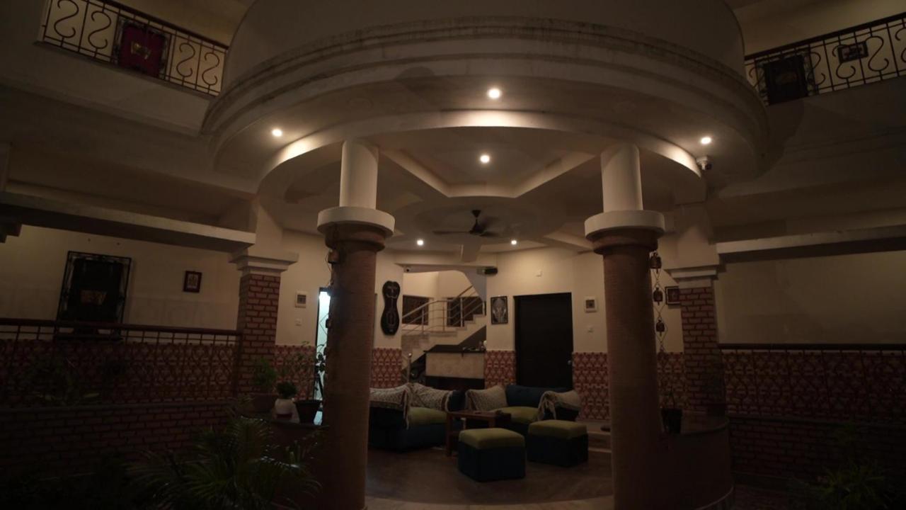 Hotel Kolam Shānti Niketan Dış mekan fotoğraf