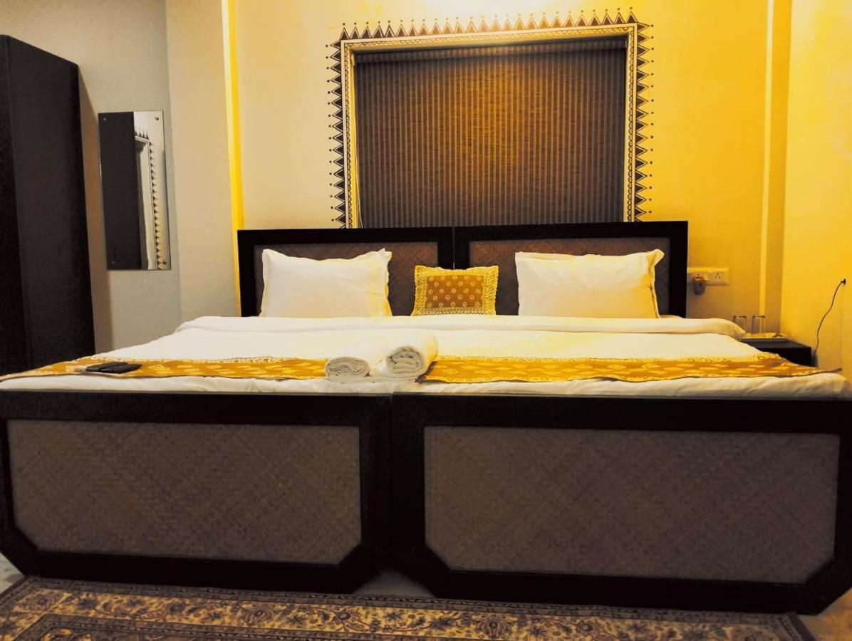 Hotel Kolam Shānti Niketan Dış mekan fotoğraf