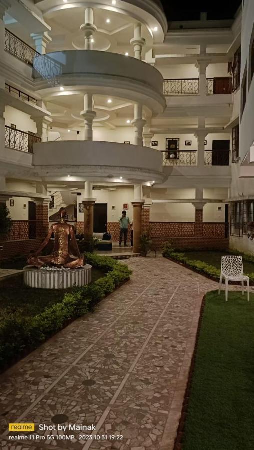 Hotel Kolam Shānti Niketan Dış mekan fotoğraf