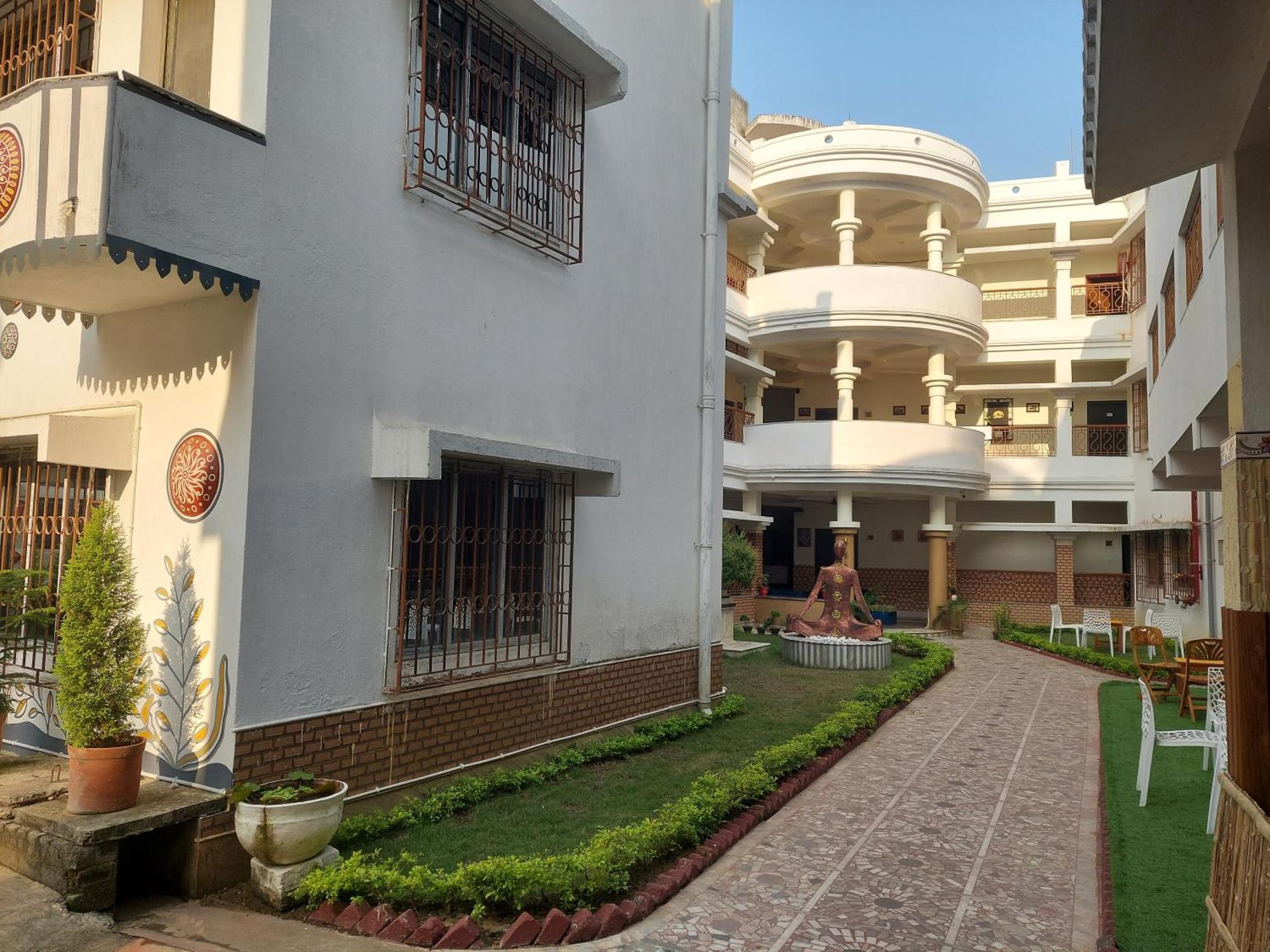 Hotel Kolam Shānti Niketan Dış mekan fotoğraf