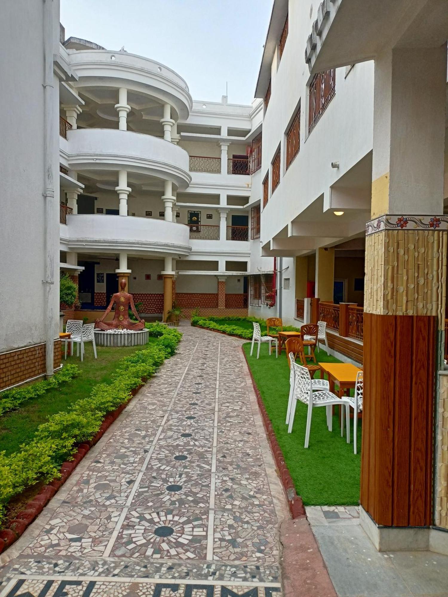 Hotel Kolam Shānti Niketan Dış mekan fotoğraf